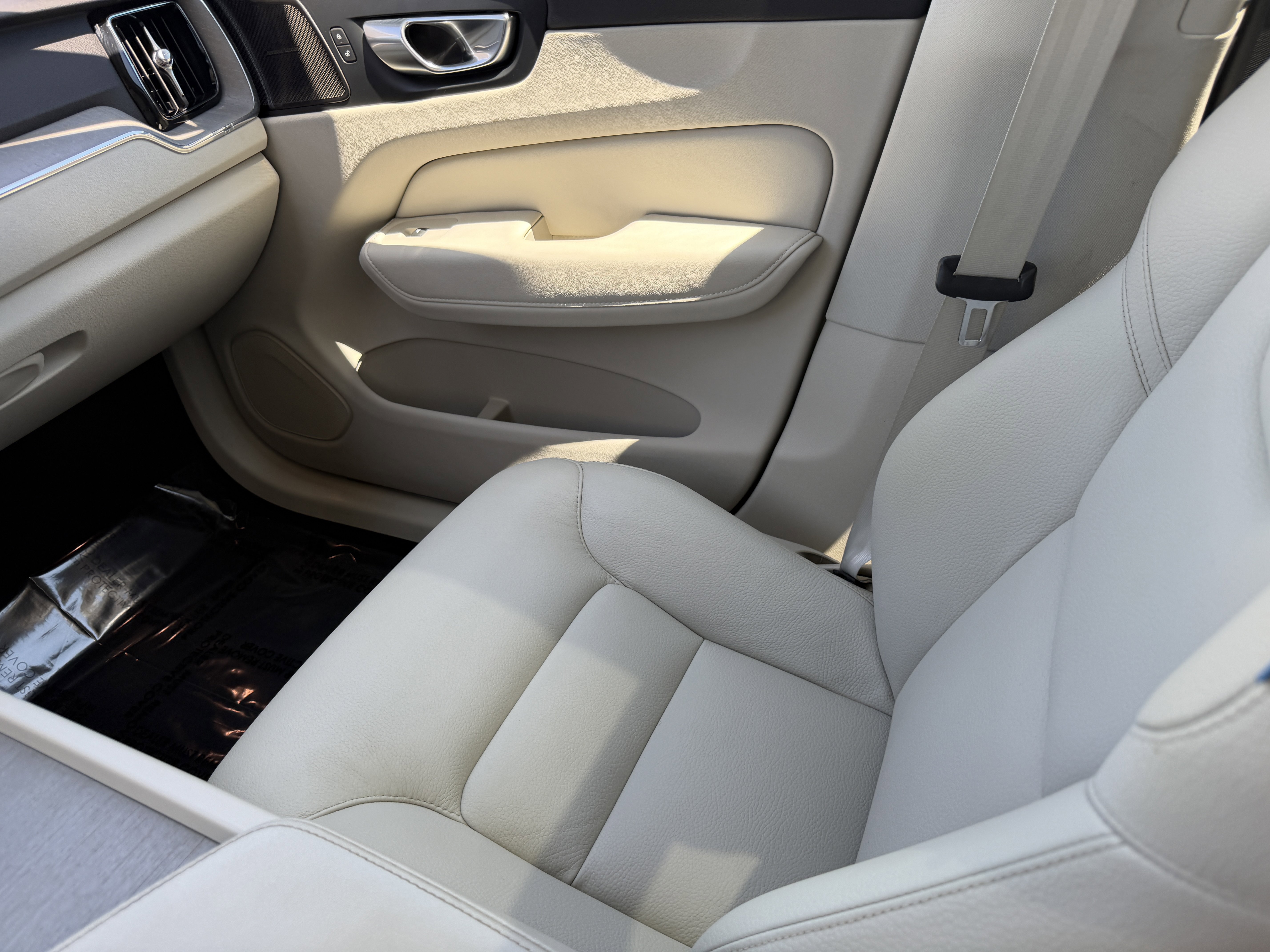 Certified 2023 Volvo XC60 B5 Plus w/ Climate Package FWD image 16