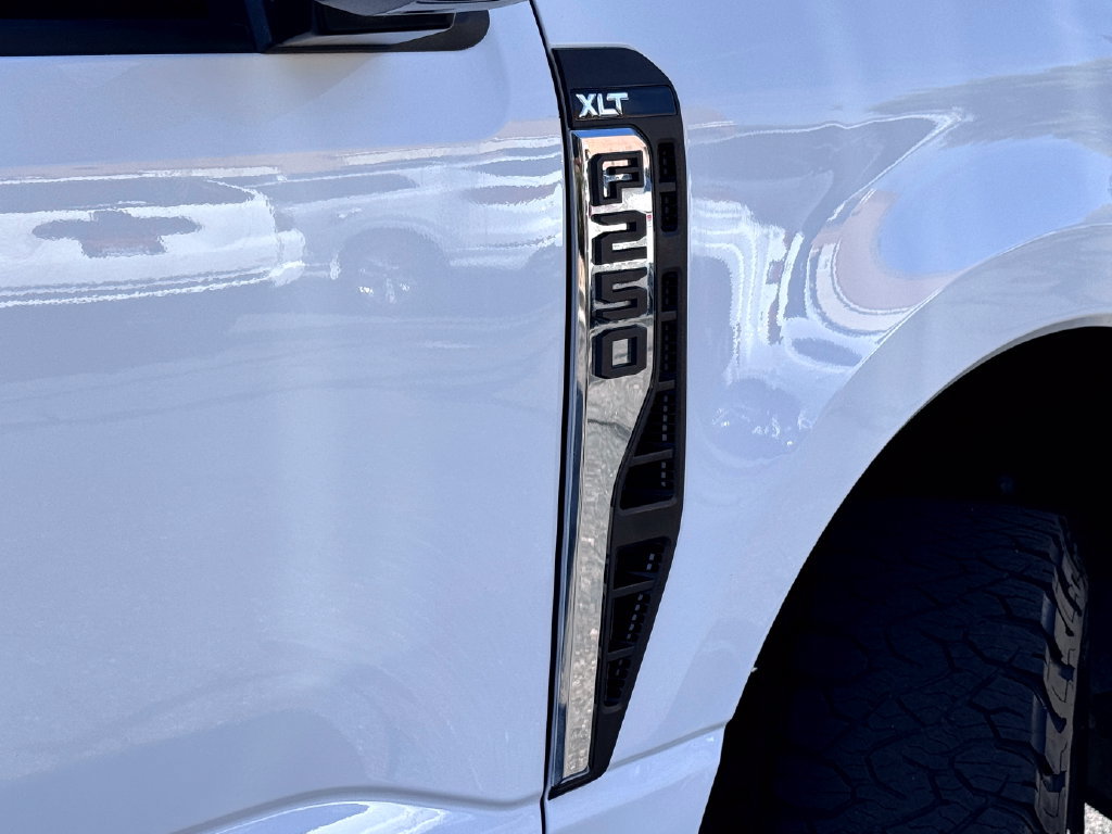 Used 2024 Ford F250 XLT w/ FX4 Off-Road Package AWD/4WD image 9