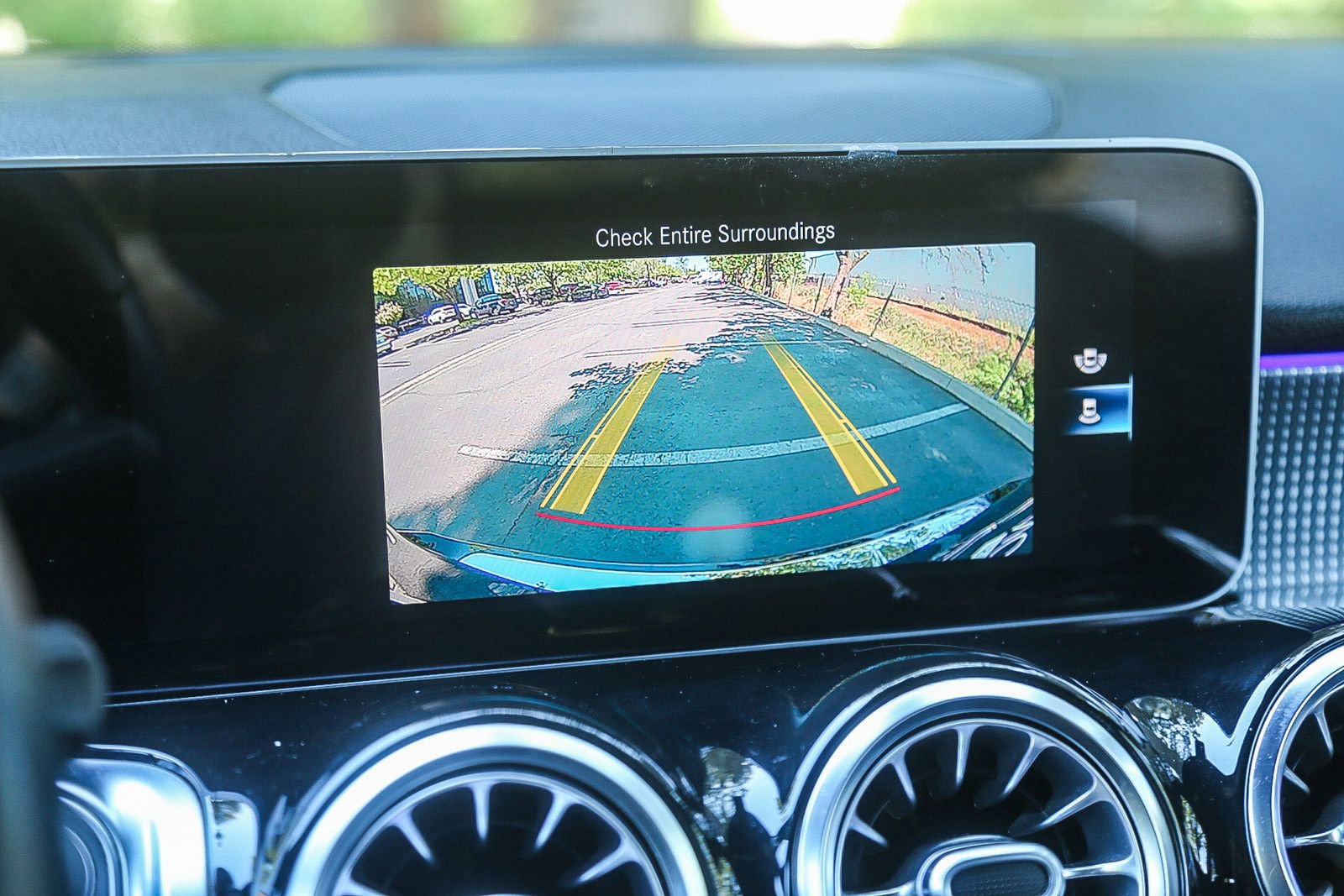 Used 2021 Mercedes-Benz GLB 250 4MATIC image 22