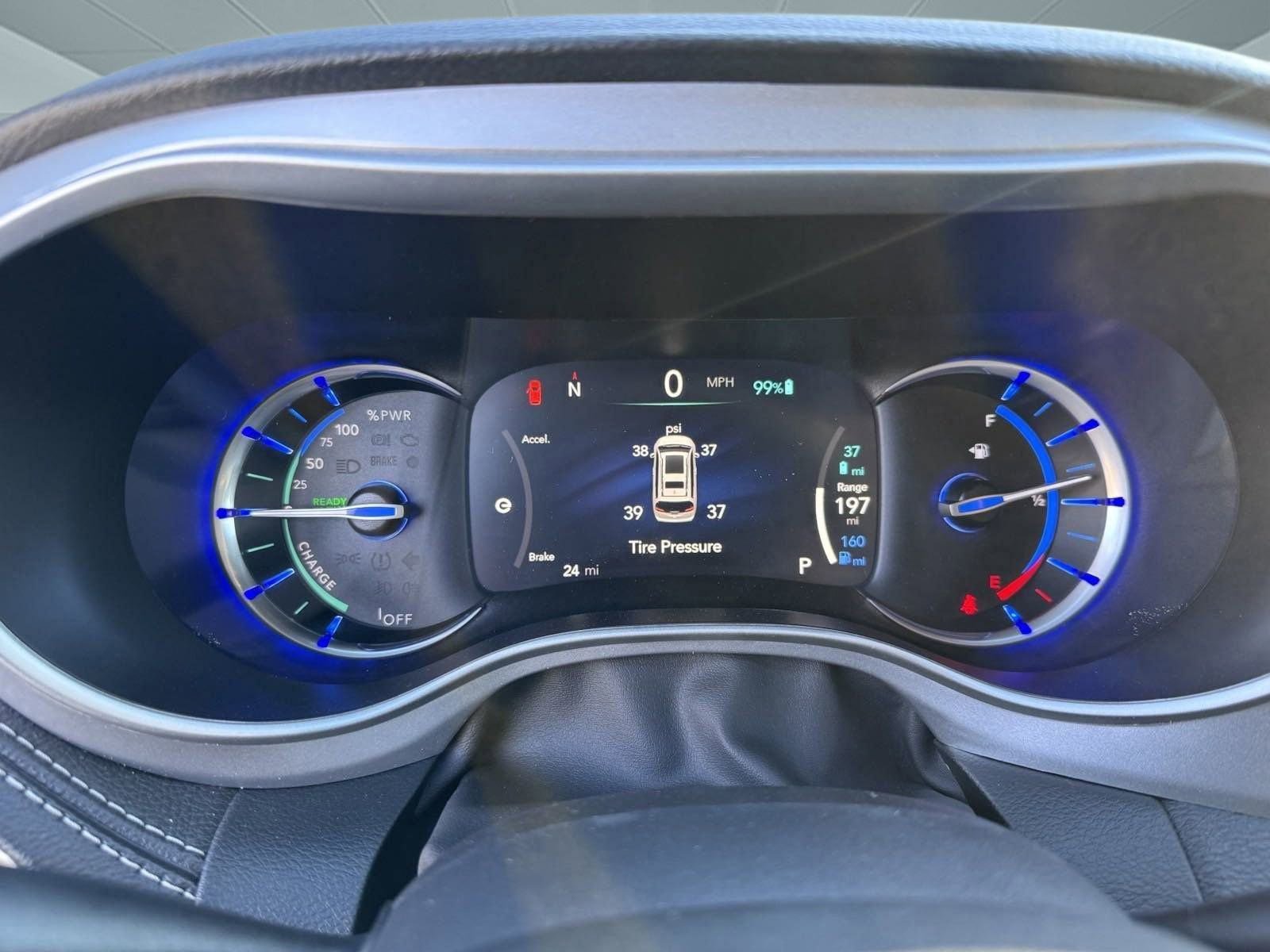 New 2024 Chrysler Pacifica Limited w/ Uconnect Theater Family Group image 16