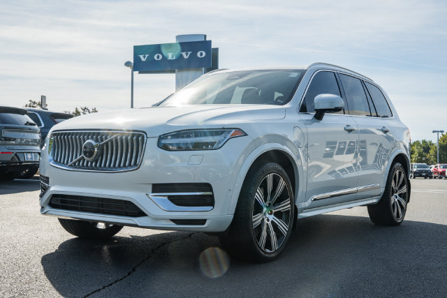 Used 2024 Volvo XC90 T8 Ultimate w/ Lounge Package AWD/4WD image 3