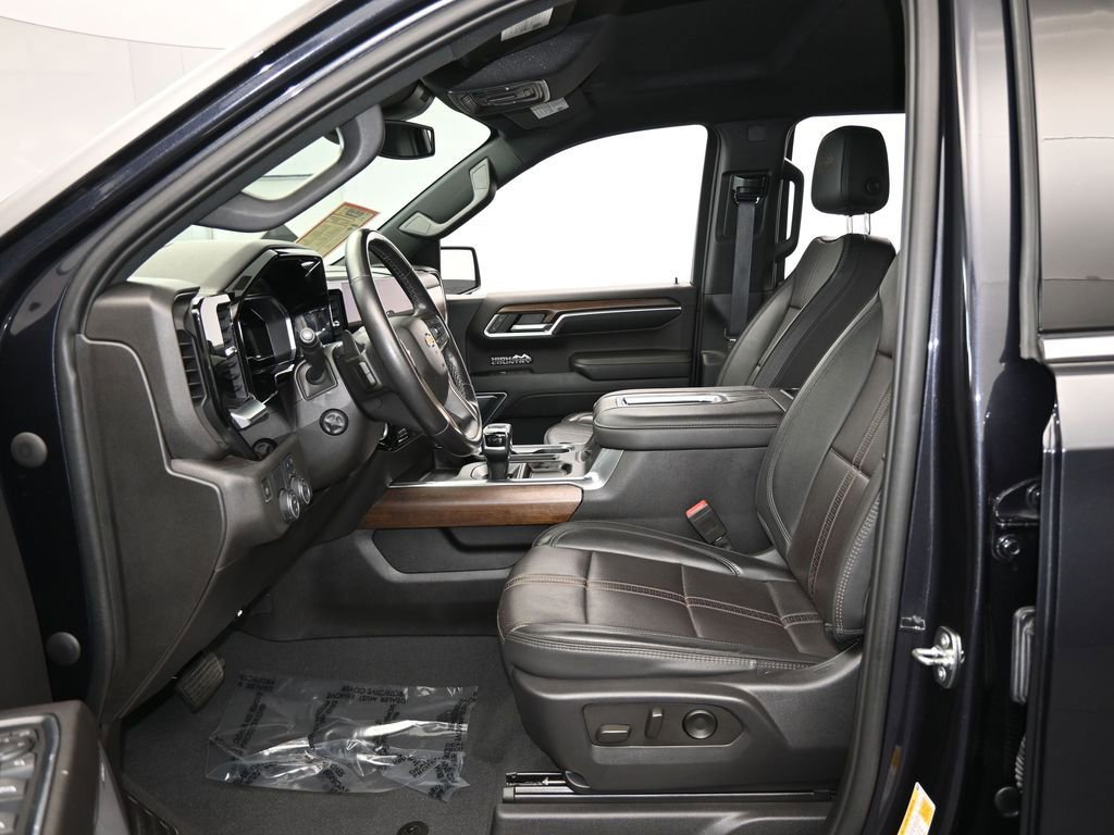 Used 2022 Chevrolet Silverado 1500 High Country image 11