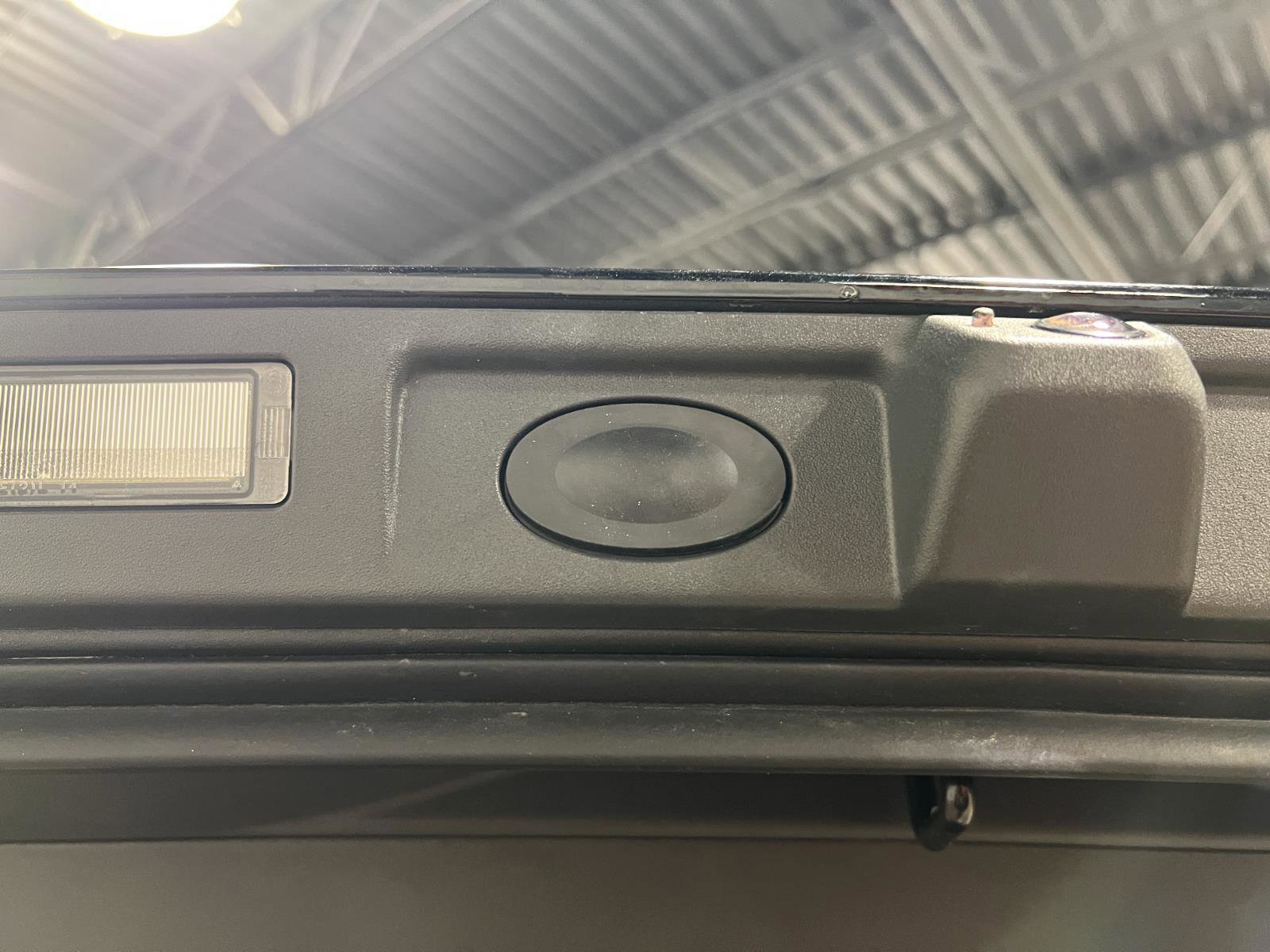 Used 2025 Rivian R1S Premium image 35