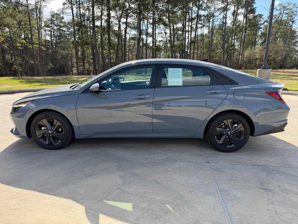 Used 2022 Hyundai Elantra SEL w/ Preferred Accessory Package image 2