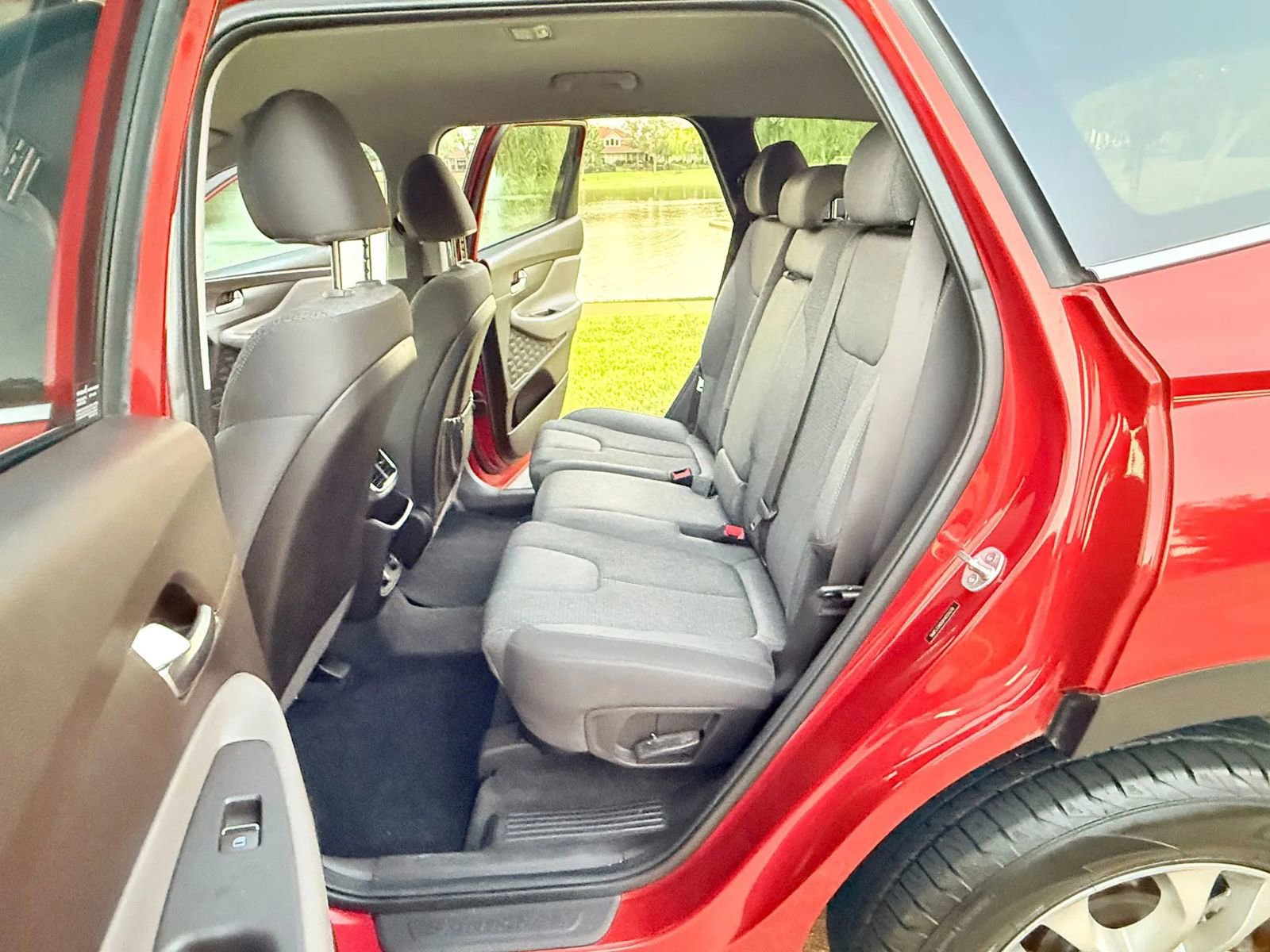 Used 2019 Hyundai Santa Fe SEL image 10