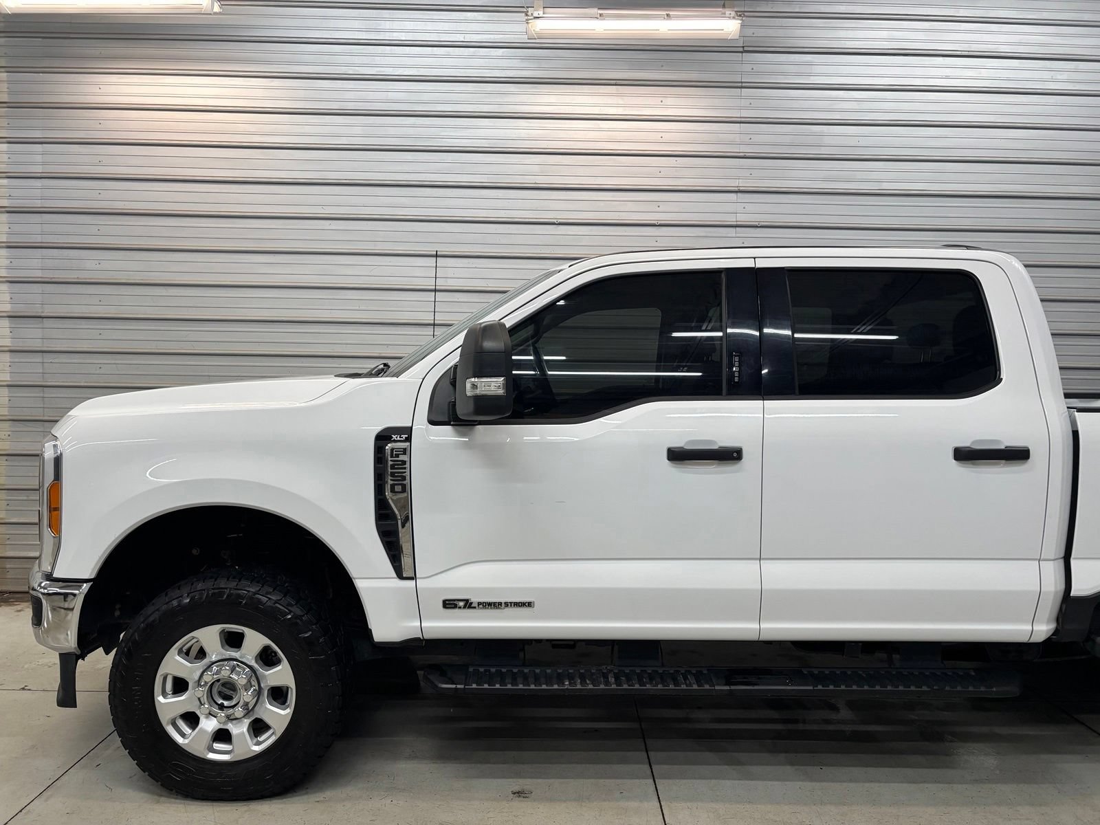 Used 2023 Ford F250 XLT w/ FX4 Off-Road Package AWD/4WD image 3