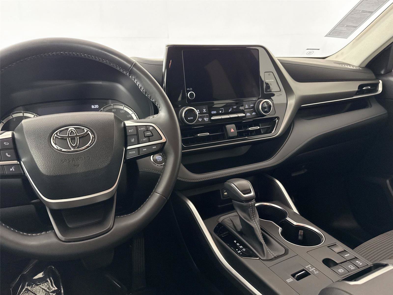 Used 2023 Toyota Highlander LE FWD image 29