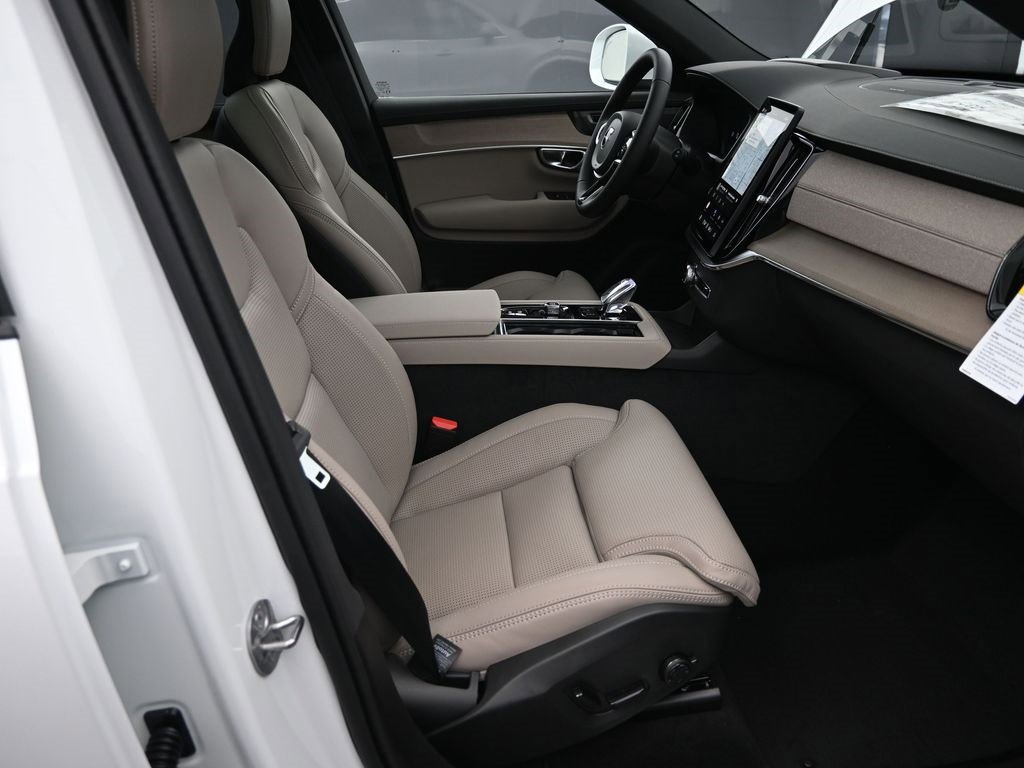 New 2026 Volvo XC90 B6 Ultra image 38