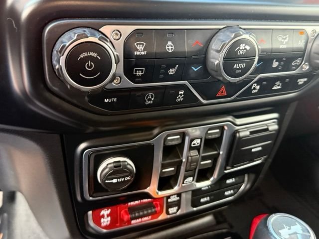 Used 2022 Jeep Wrangler Unlimited Rubicon w/ LED Lighting Group AWD/4WD image 17