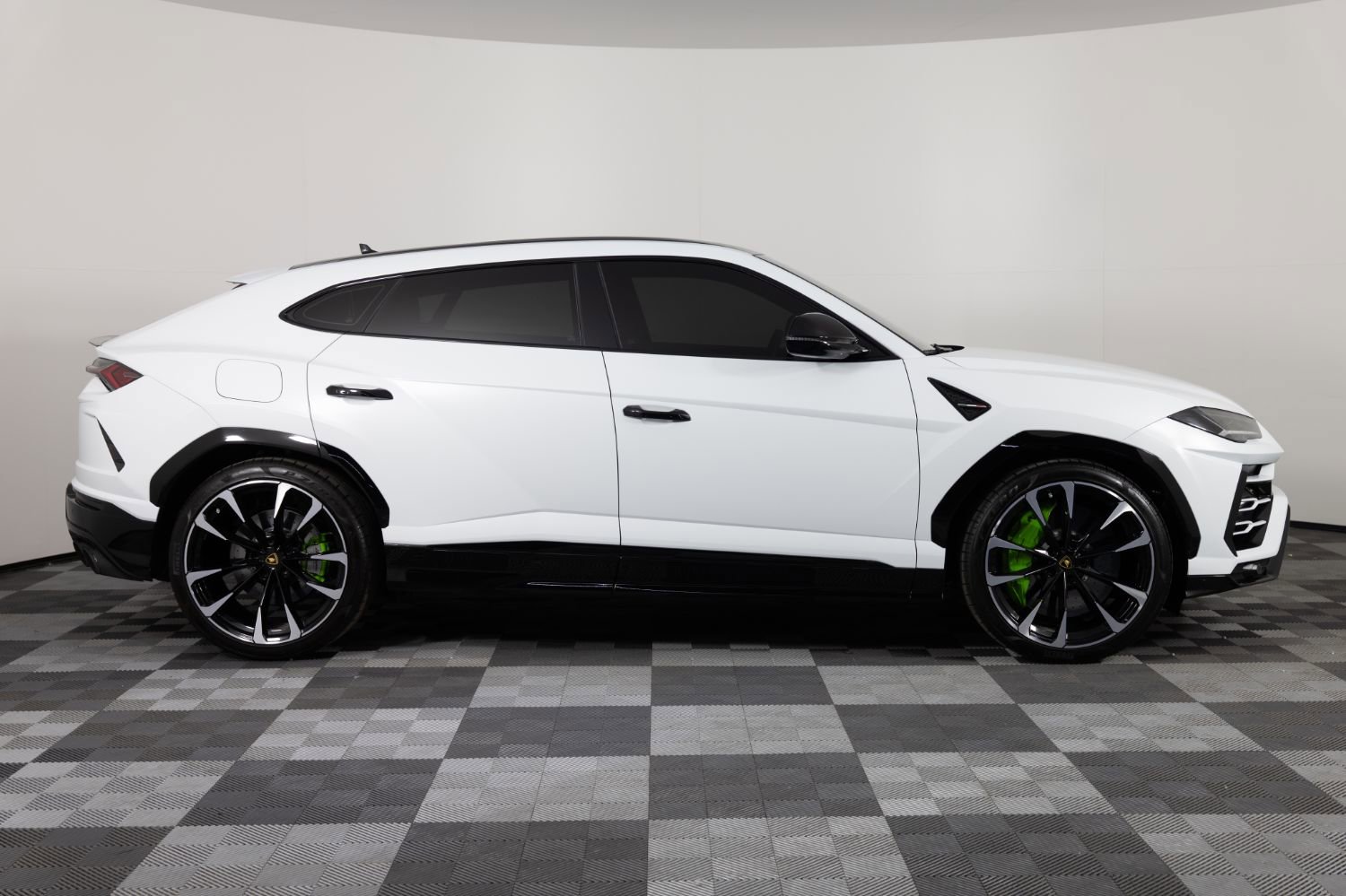 Used 2021 Lamborghini Urus AWD/4WD image 9