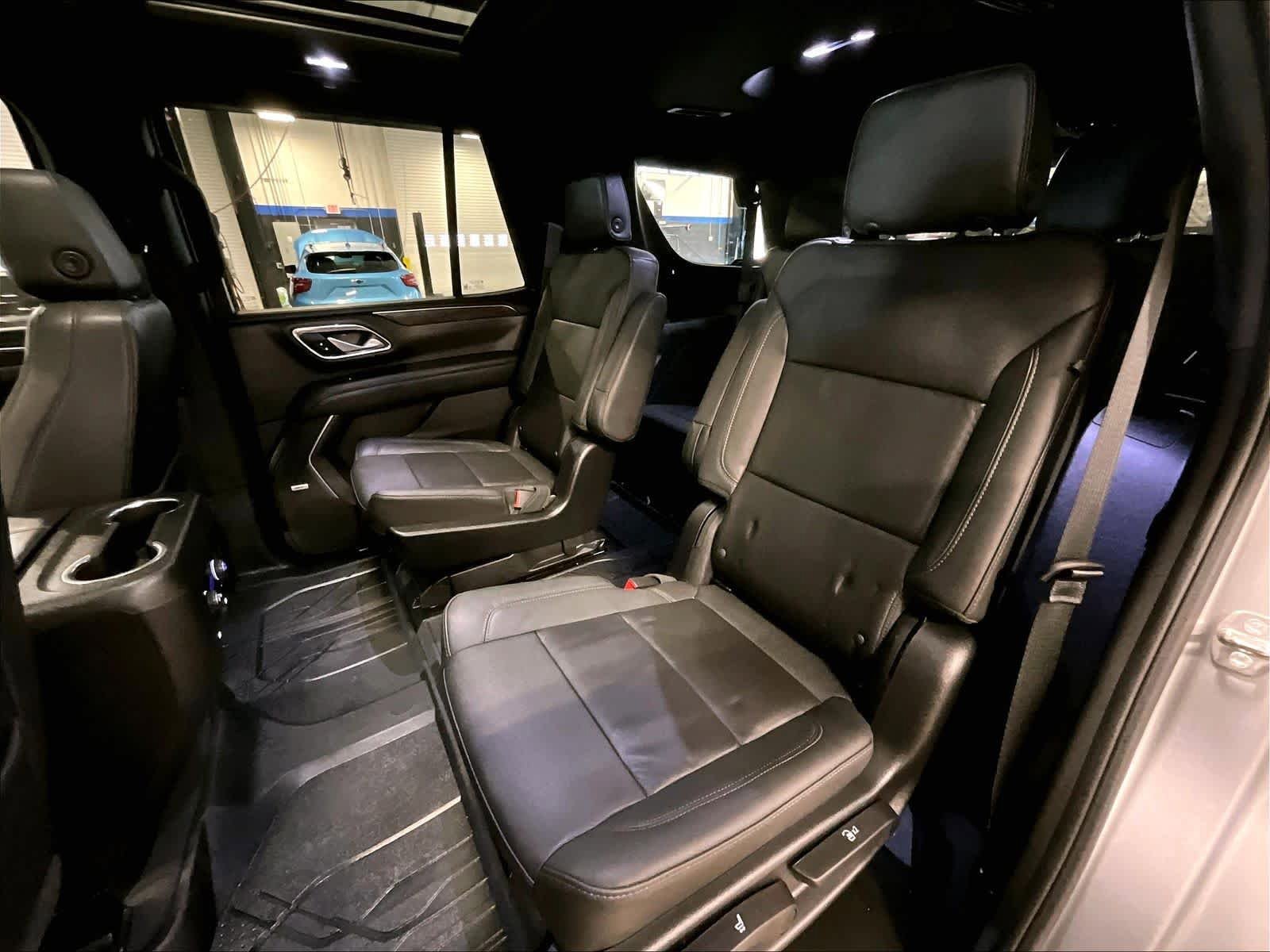 Used 2024 Chevrolet Tahoe Z71 w/ Luxury Package AWD/4WD image 15