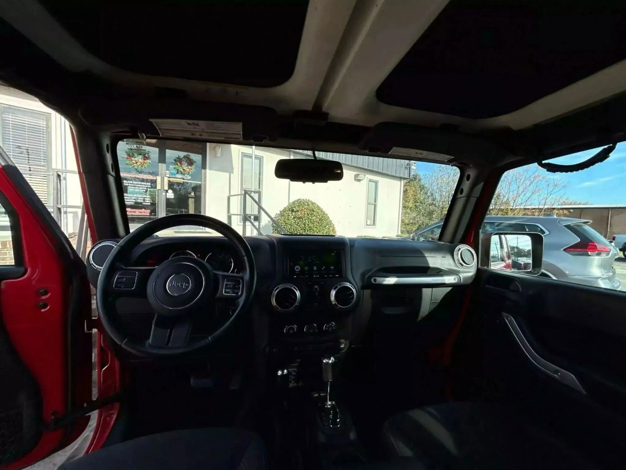 Used 2017 Jeep Wrangler Unlimited Sahara image 27