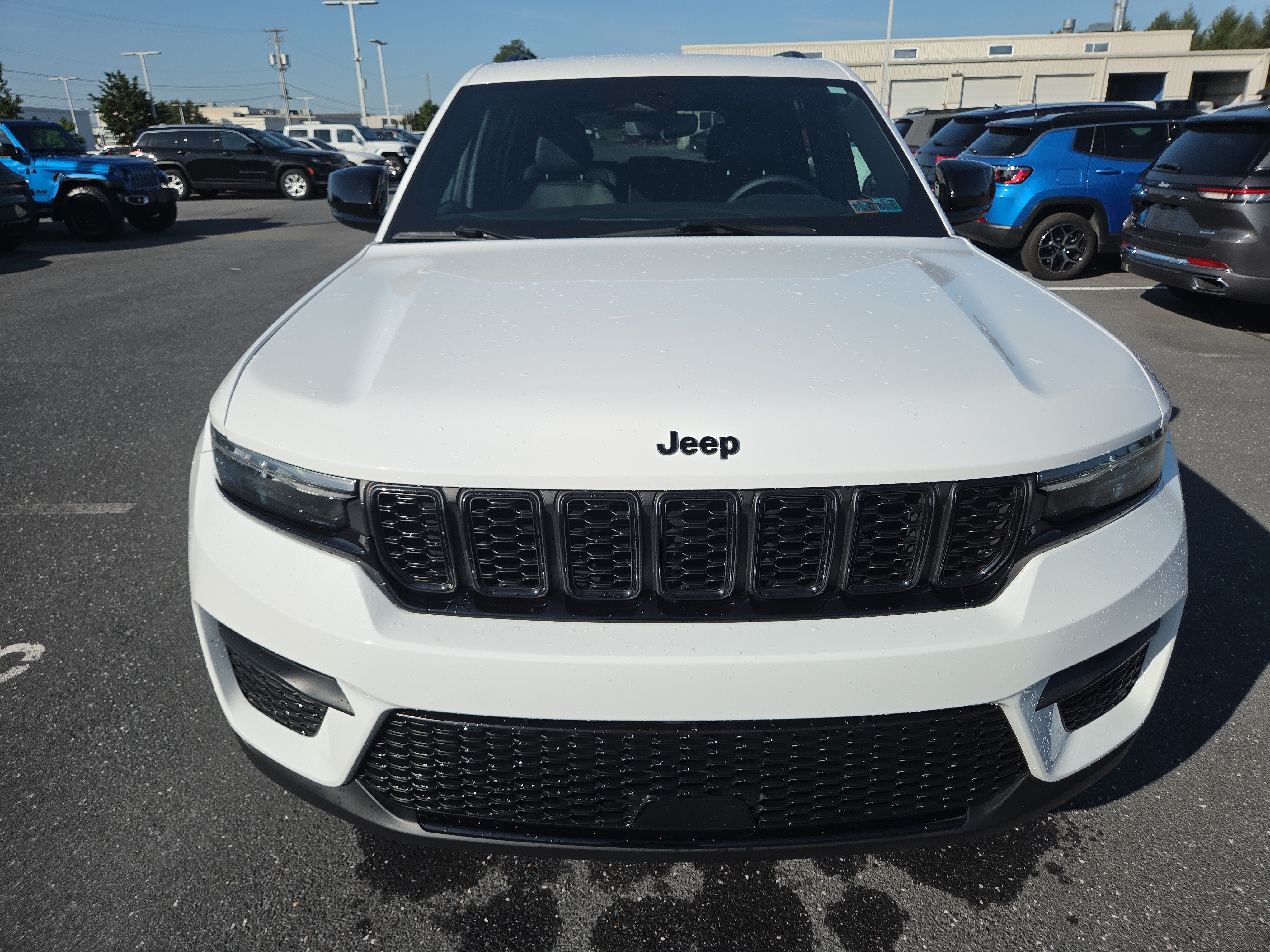 Used 2024 Jeep Grand Cherokee Altitude AWD/4WD image 19