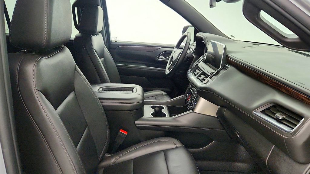 Used 2023 Chevrolet Tahoe Z71 w/ Luxury Package AWD/4WD image 27