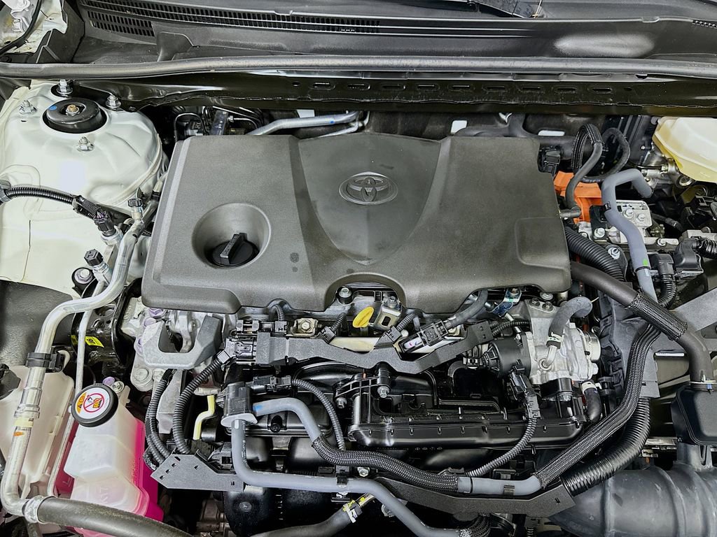 Used 2025 Toyota Camry SE w/ Convenience Package image 9