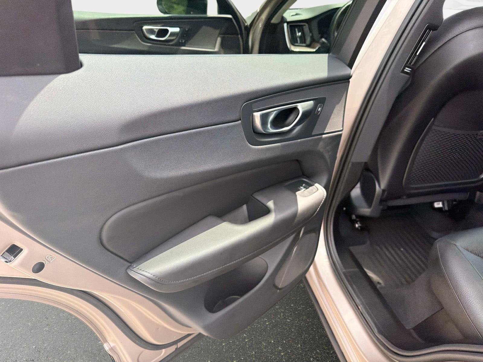 Certified 2024 Volvo XC60 B5 Plus w/ Protection Package Premier AWD/4WD image 14