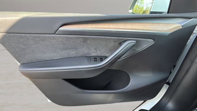 Used 2023 Tesla Model Y Long Range image 27