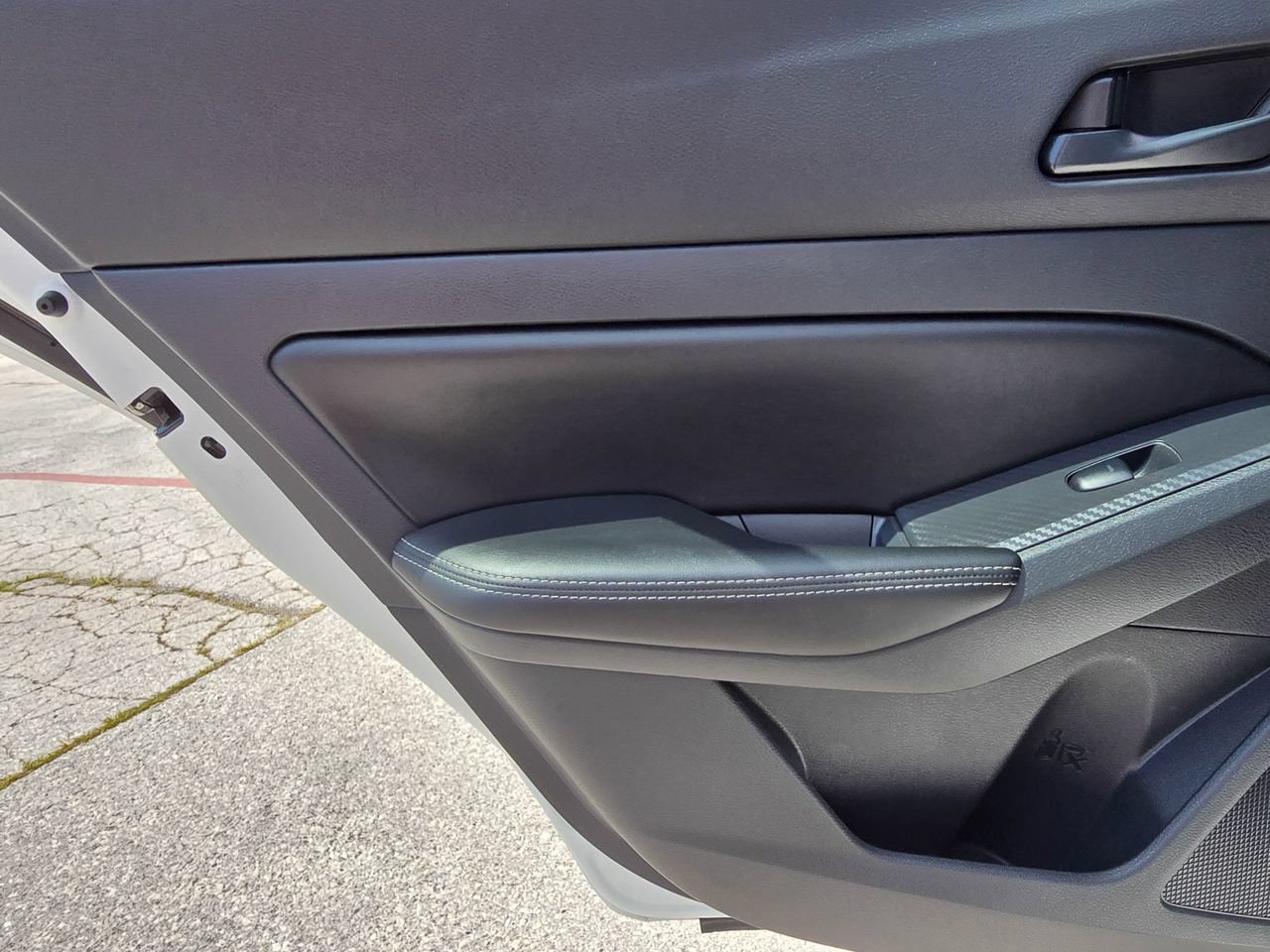 Used 2025 Nissan Altima 2.5 SV FWD image 12