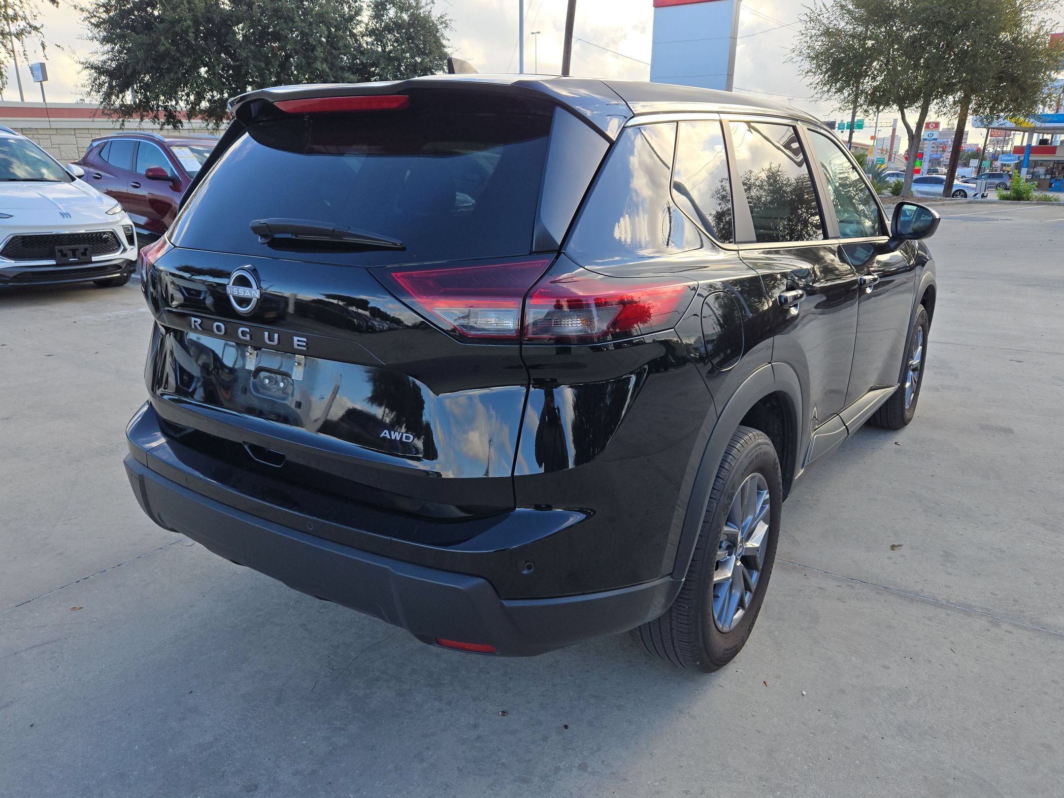 Certified 2026 Nissan Rogue SV AWD/4WD image 3