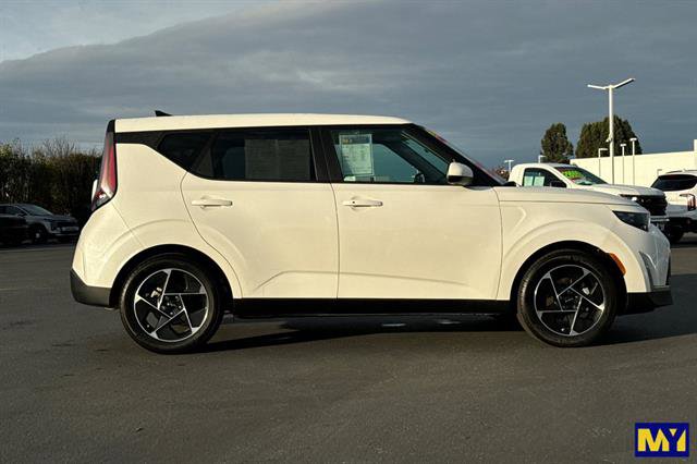 Used 2023 Kia Soul EX image 3