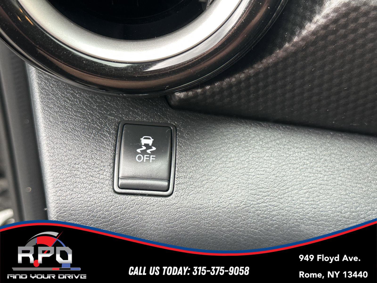 Used 2019 Nissan Kicks SV image 28