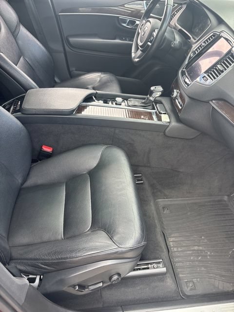 Used 2016 Volvo XC90 T6 Momentum w/ Momentum Plus Package AWD/4WD image 36