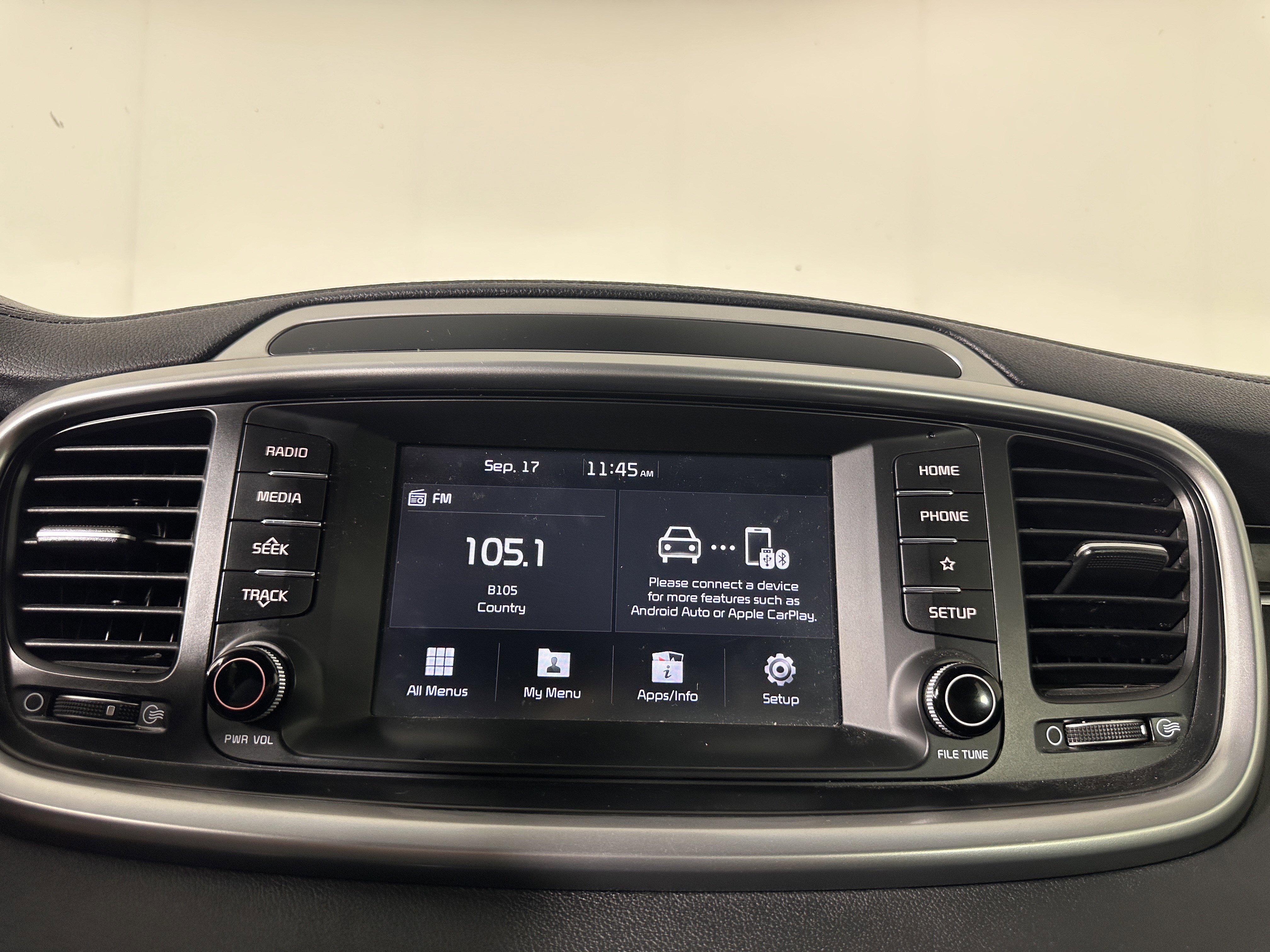 Used 2019 Kia Sorento LX image 23