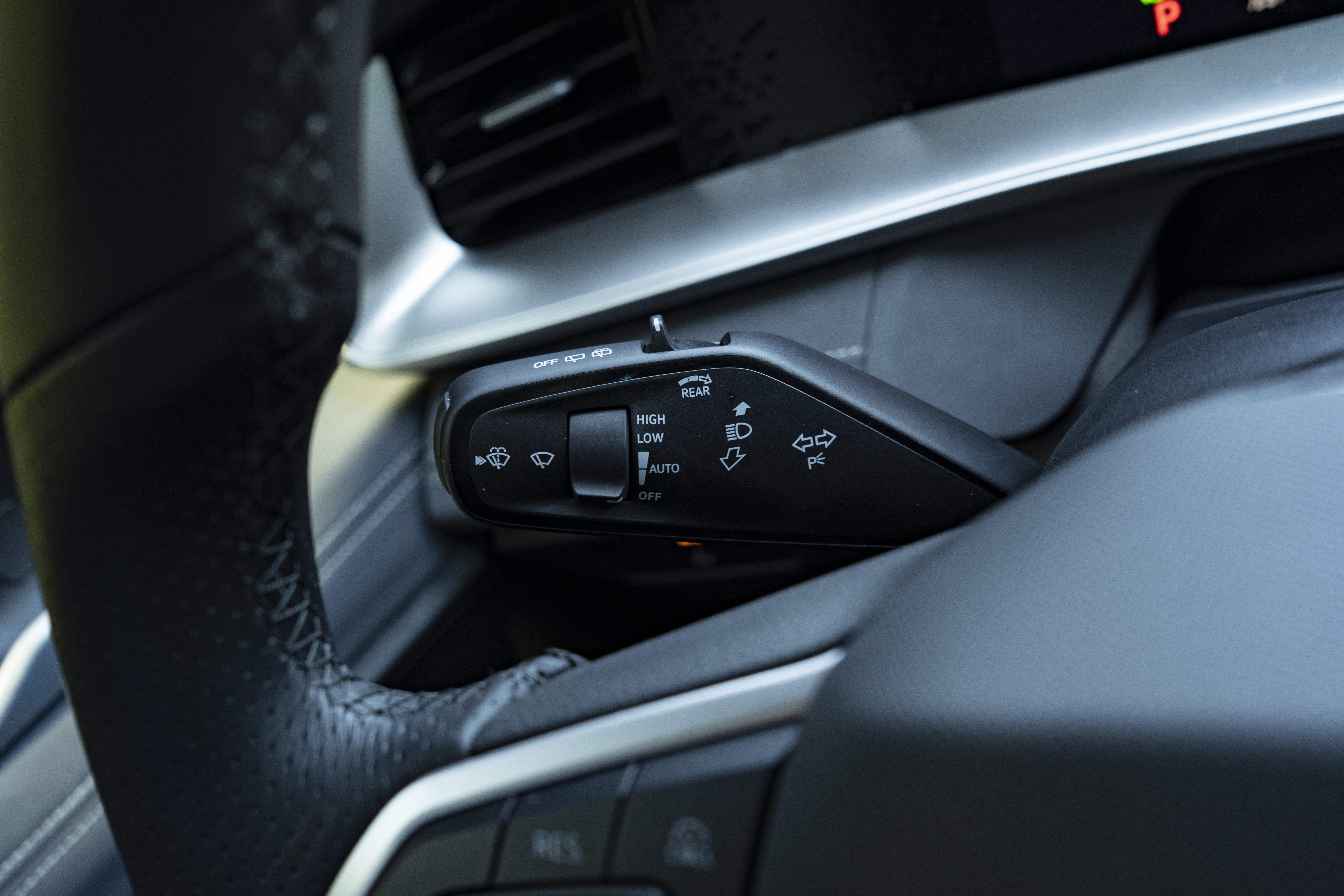 Certified 2026 Volkswagen Tiguan SE R-Line FWD image 22