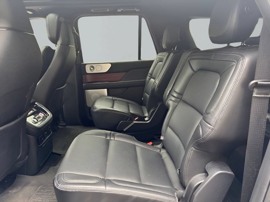 Used 2020 Lincoln Navigator L Reserve w/ Luxury Package RWD image 22