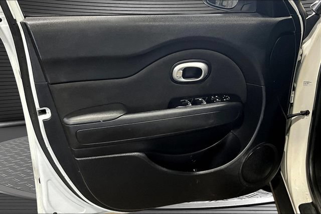 Used 2018 Kia Soul FWD image 17