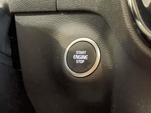 Used 2019 Volvo XC40 T5 Momentum image 34