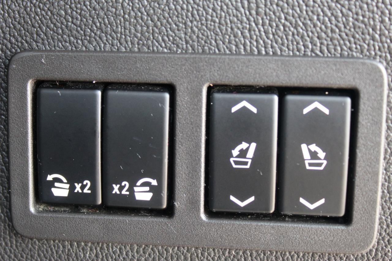 Used 2016 Cadillac Escalade ESV Luxury AWD/4WD image 20