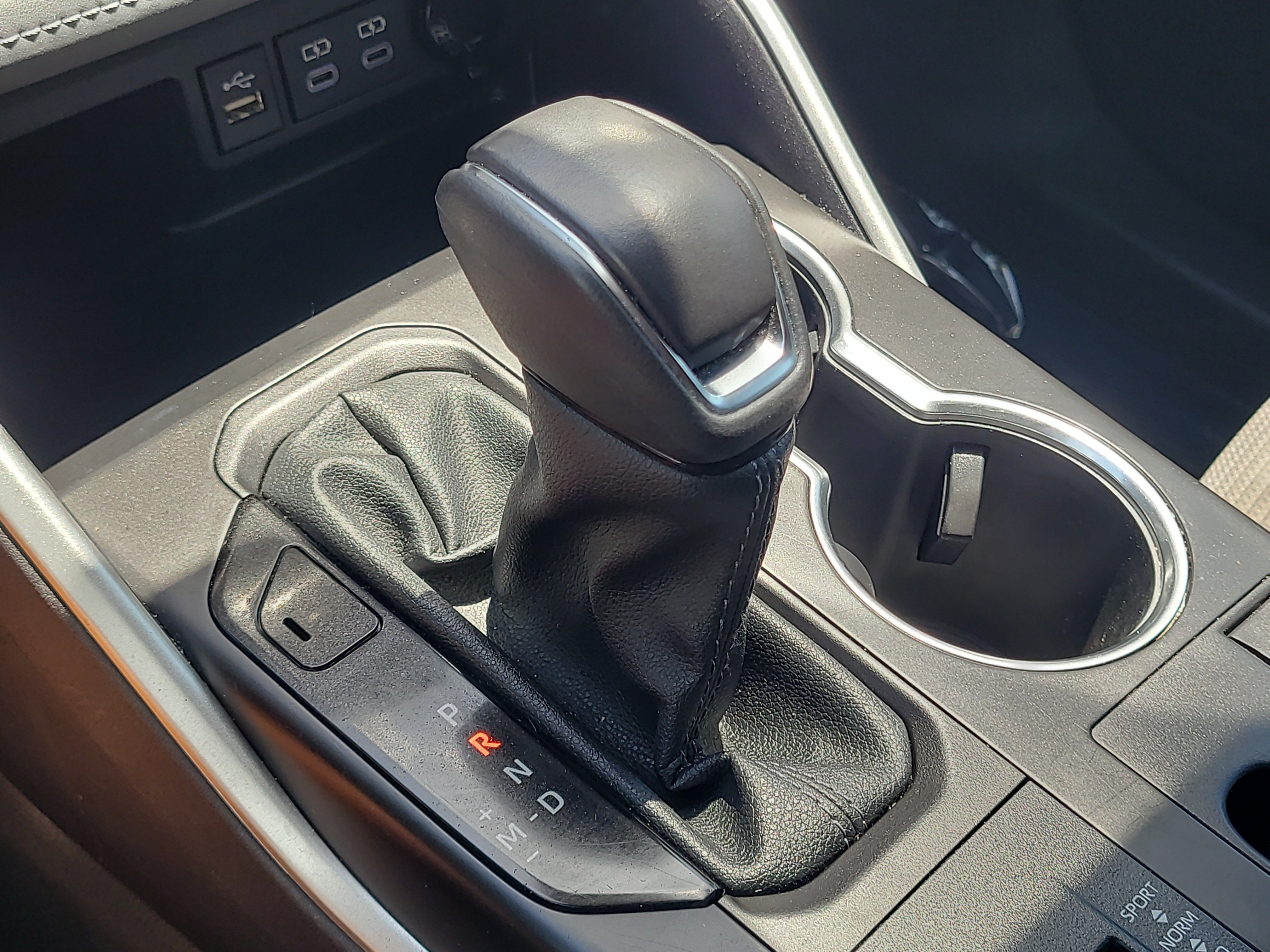 Used 2025 Toyota Highlander LE FWD image 28