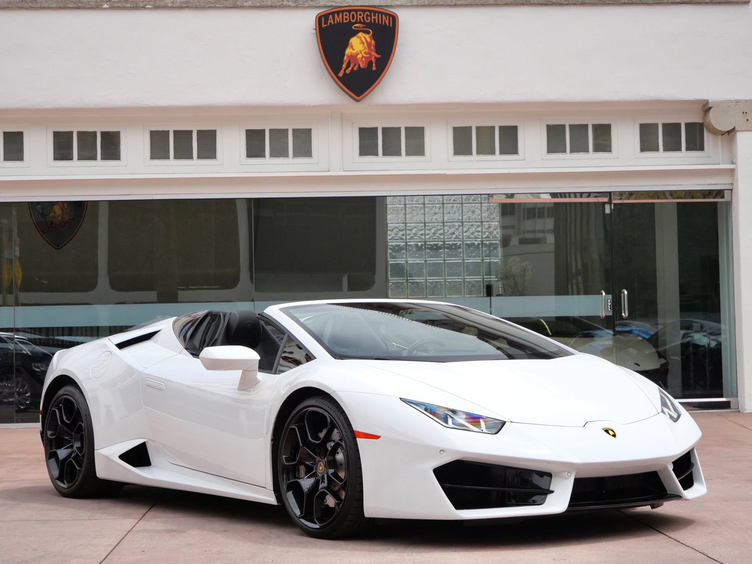 Used 2017 Lamborghini Huracan LP 580-2 RWD image 1
