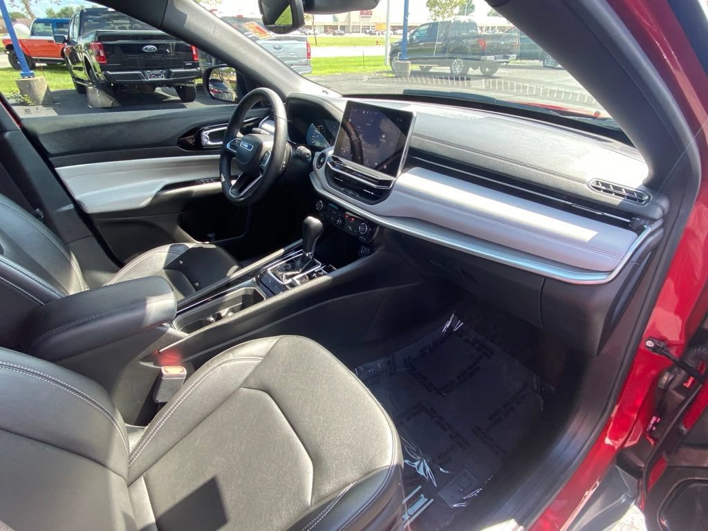 Used 2025 Jeep Compass Limited AWD/4WD image 39