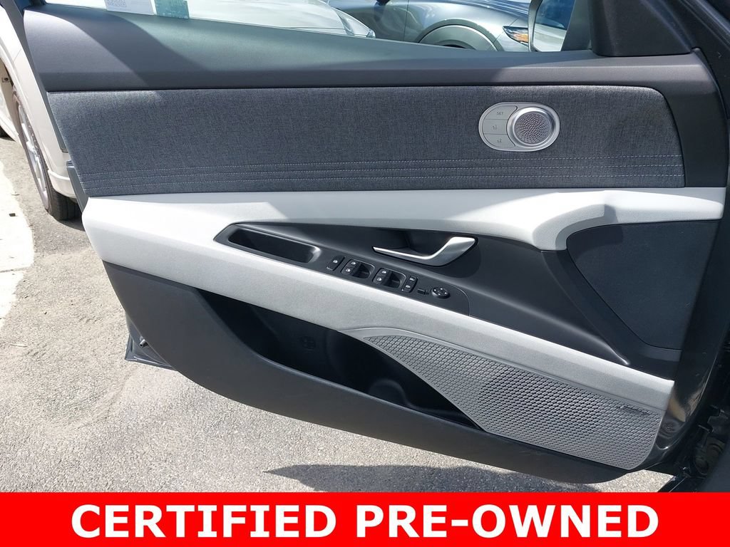 Certified 2025 Hyundai Elantra Limited FWD image 27