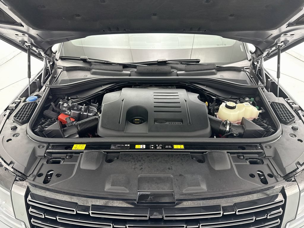 Certified 2025 Land Rover Range Rover SE AWD/4WD image 28