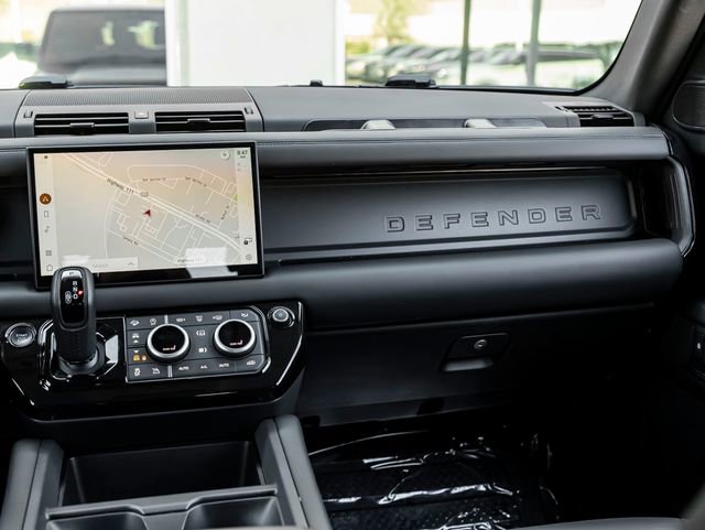 Used 2025 Land Rover Defender 90 X-Dynamic SE image 26