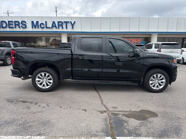 Used 2025 Chevrolet Silverado 1500 Custom image 2