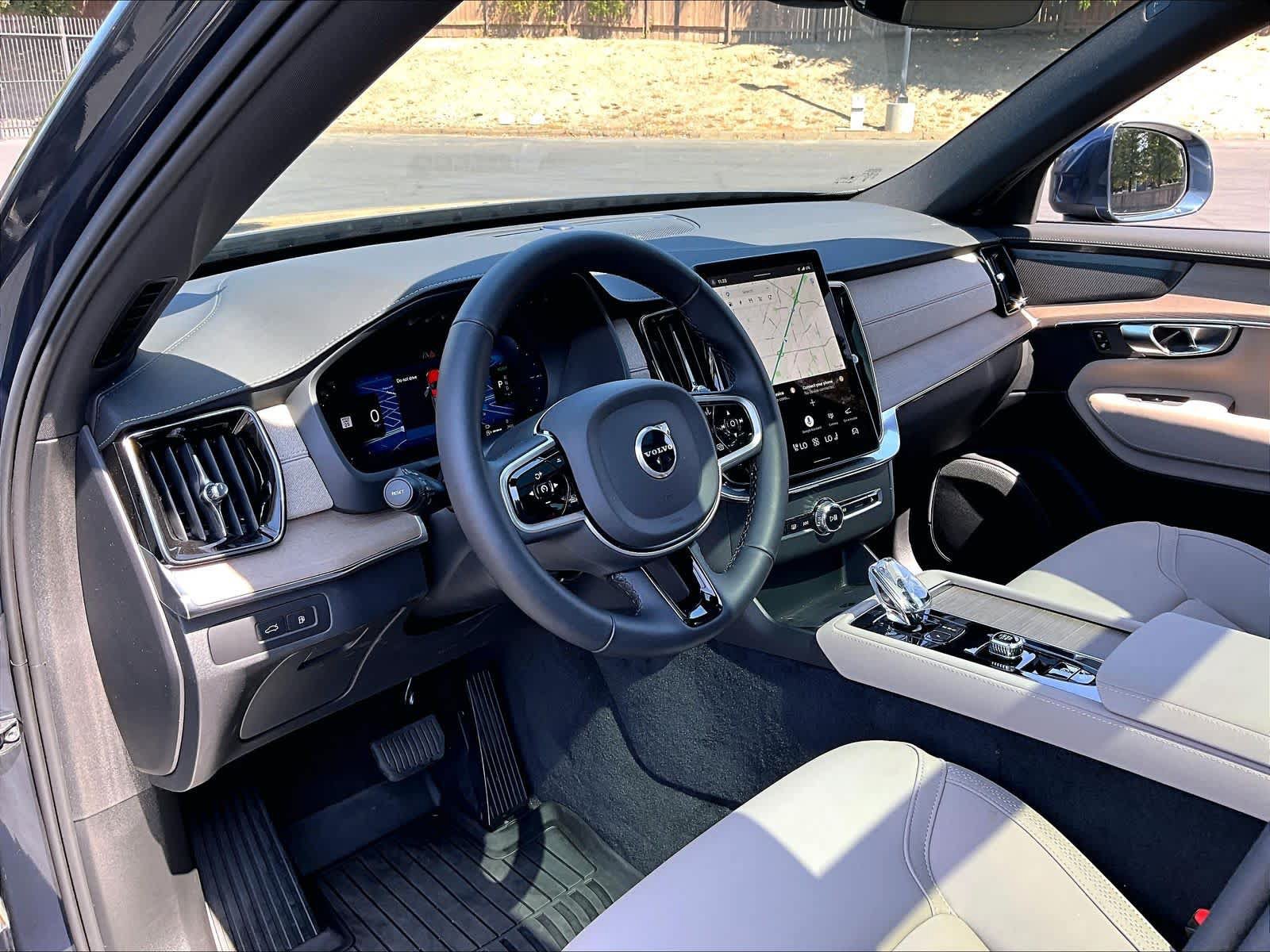 Used 2026 Volvo XC90 T8 Plus w/ Protection Package Premier AWD/4WD image 17