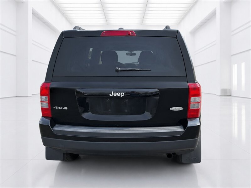 Used 2015 Jeep Patriot High Altitude AWD/4WD image 4