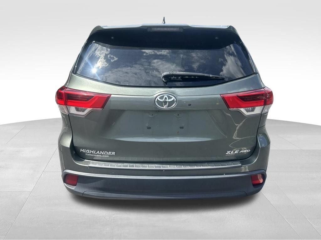 Used 2018 Toyota Highlander XLE w/ Protection Package #3 AWD/4WD image 4