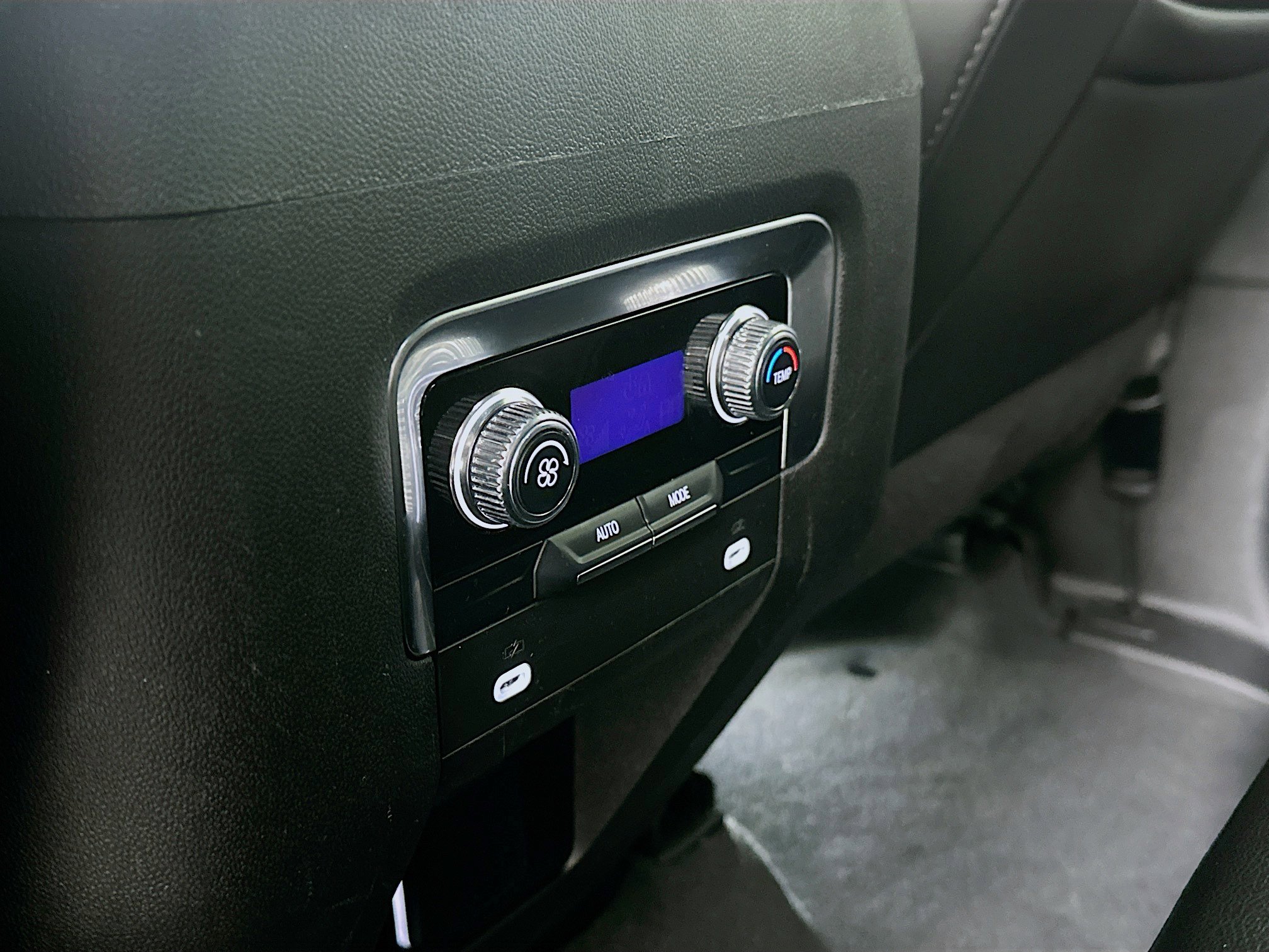 Used 2024 GMC Yukon SLT image 27