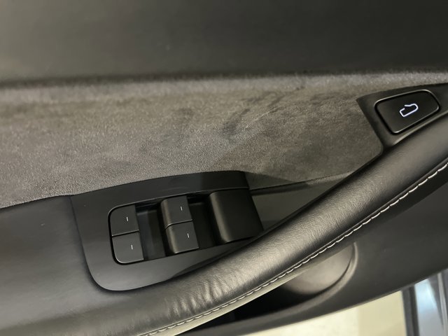 Used 2022 Tesla Model Y Long Range image 19