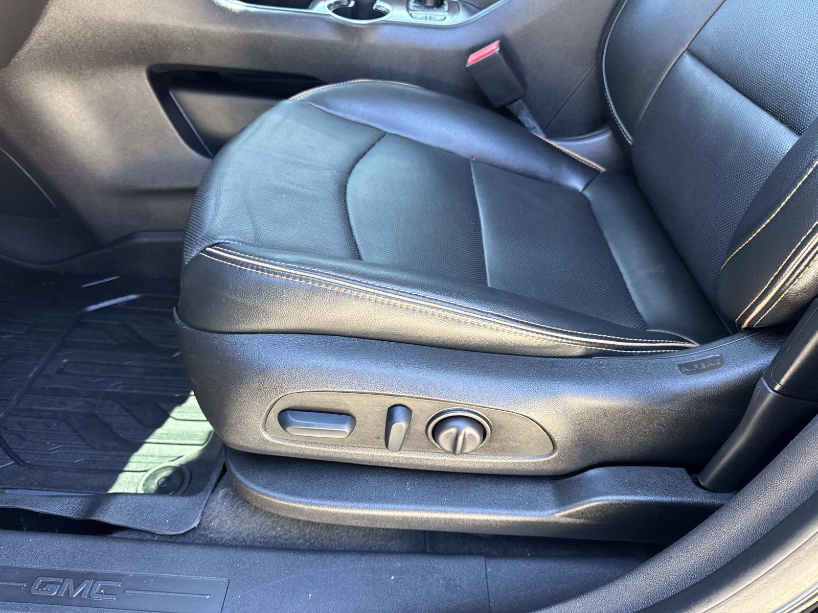 Used 2022 GMC Terrain AT4 w/ LPO, Floor Liner Package image 17