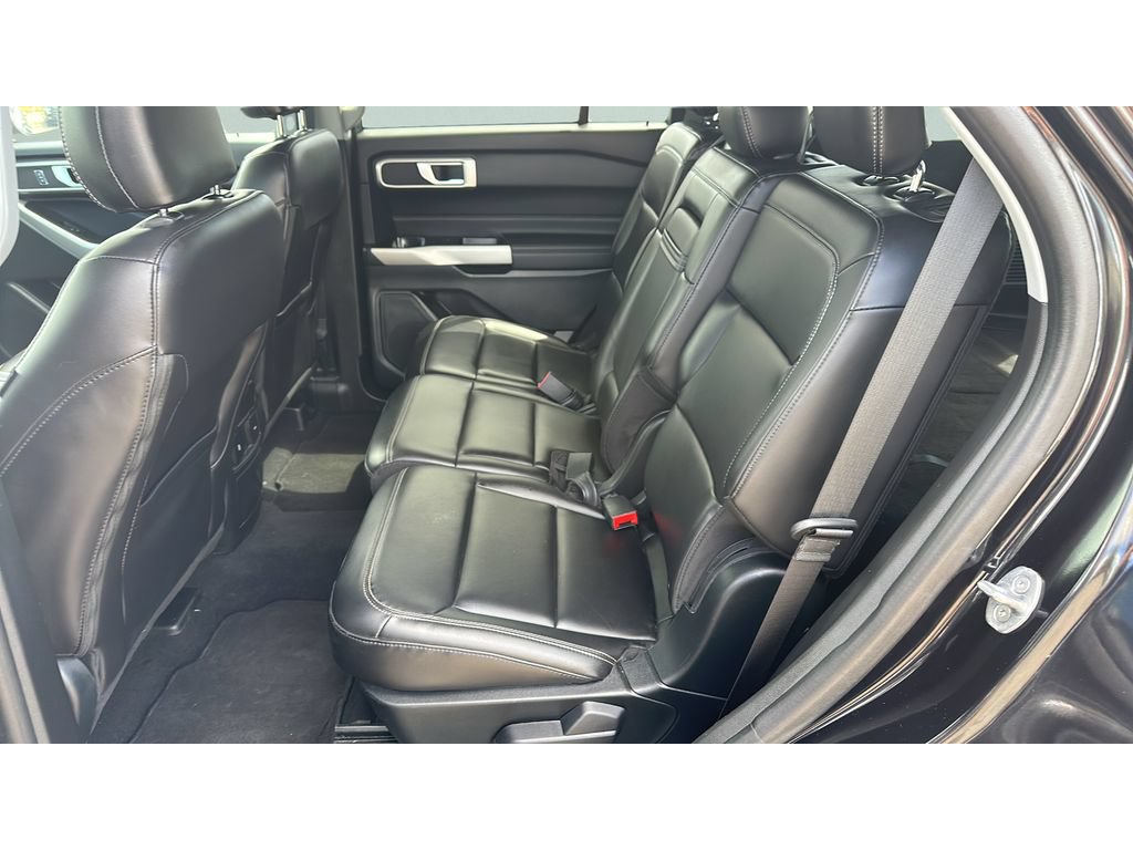 Used 2024 Ford Explorer XLT w/ Equipment Group 202A AWD/4WD image 18