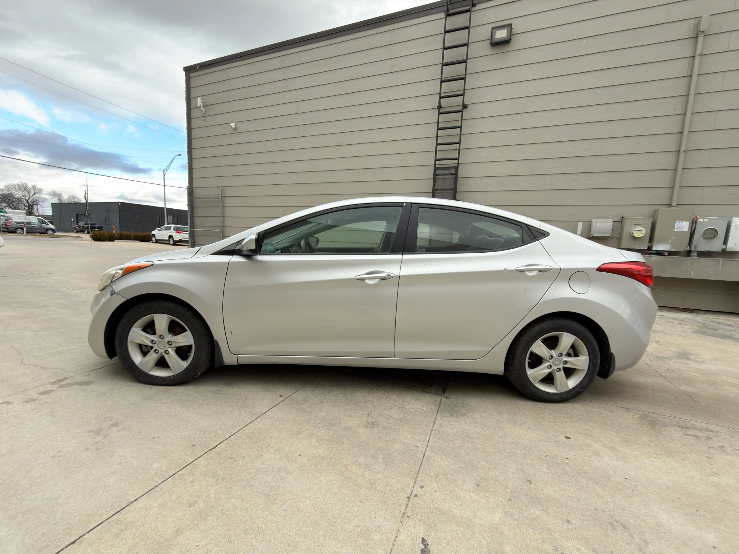 Used 2013 Hyundai Elantra GLS w/ Preferred Pkg image 4