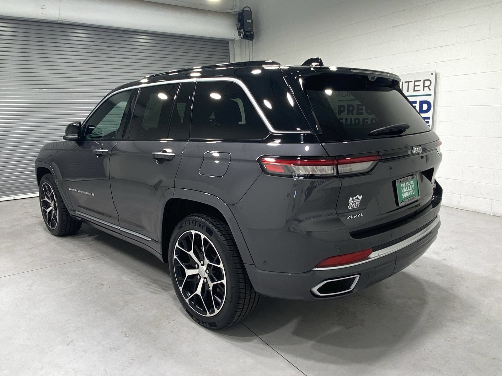 Used 2024 Jeep Grand Cherokee Summit AWD/4WD image 6