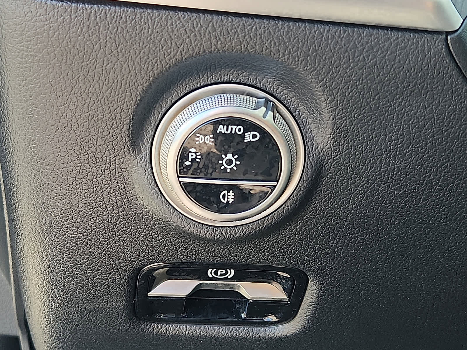 Used 2025 Mercedes-Benz C 300 4MATIC Sedan image 25