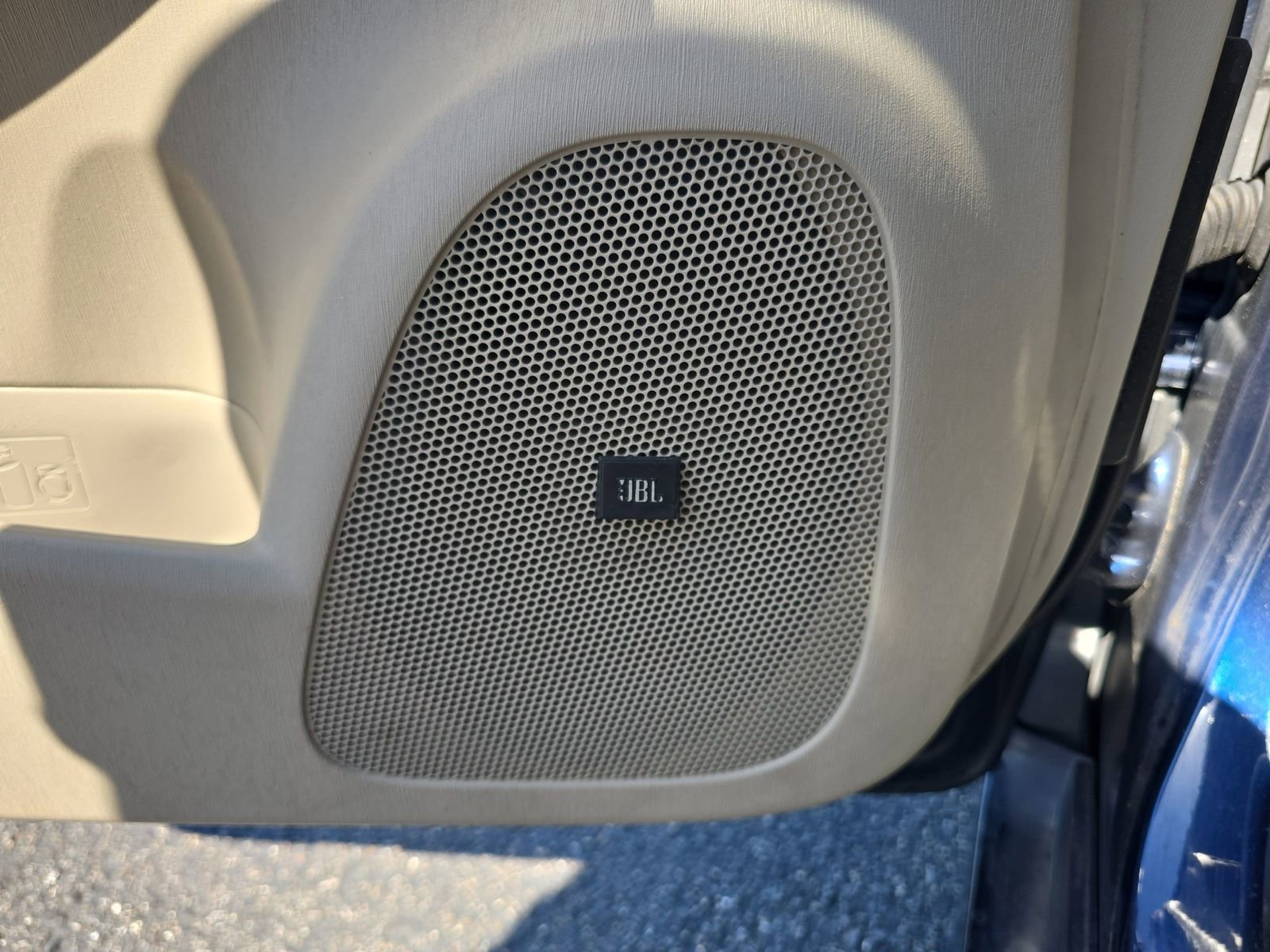 Used 2015 Toyota Prius Five FWD image 15